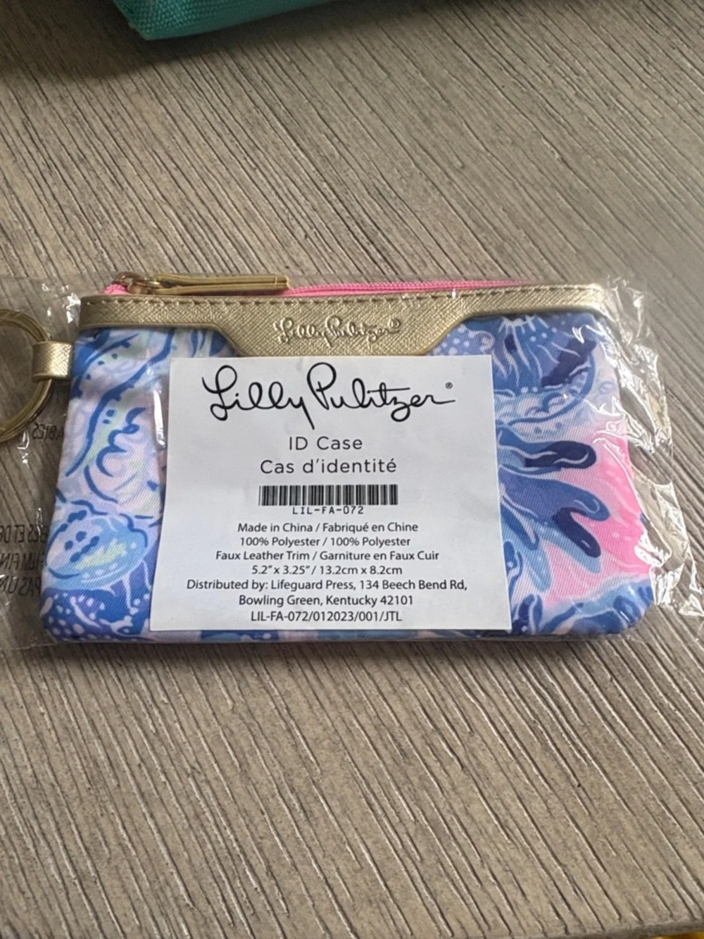 Lilly Pulitzer ID Case in the "Shade Seekers" pattern - Picture 6 of 6